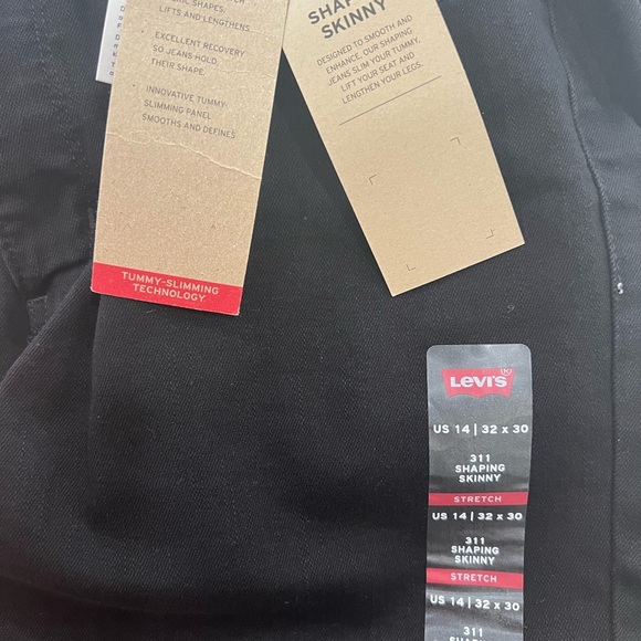 Levi’s 311 SHAPING SKINNY Jean in Black - Picture 5 of 6